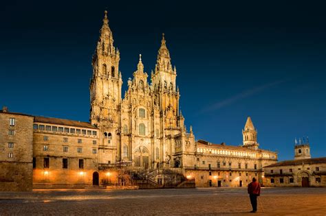 A Catedral de Santiago de Compostela: Uma Joia Arquitética com História Milenar e Mistério!