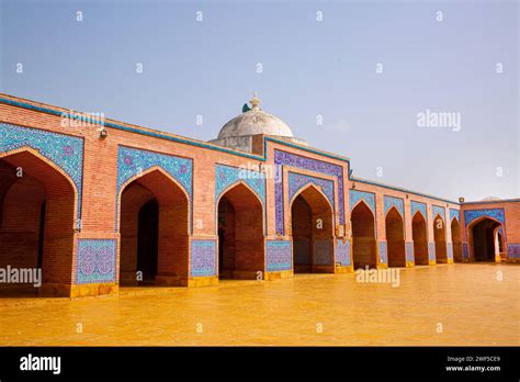  O Shah Jahan Mosque: Uma Joia Arquitectónica Brilhante no Coração de Thatta