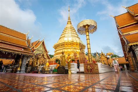  Wat Phra That Doi Suthep: Desvendando o mistério espiritual nas alturas de Chiang Mai!