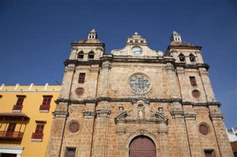  A Catedral de San Pedro Claver? Uma Obra-Prima Neoclássica em Barranquilla!