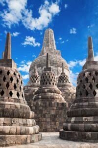 Candi Borobudur: Uma Jornada Espiritual Através de Milênios de História!