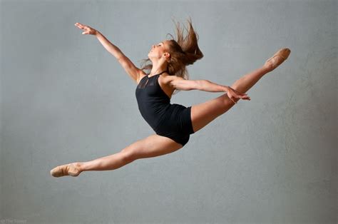 Dancer Education Requirements: A Leap into the World of Movement and Expression