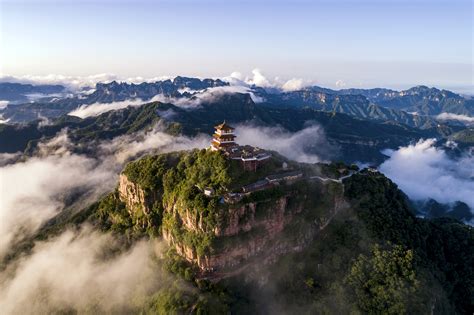 Monte Taihang – Uma Montanha Sagrada com Vistas Deslumbrantes!