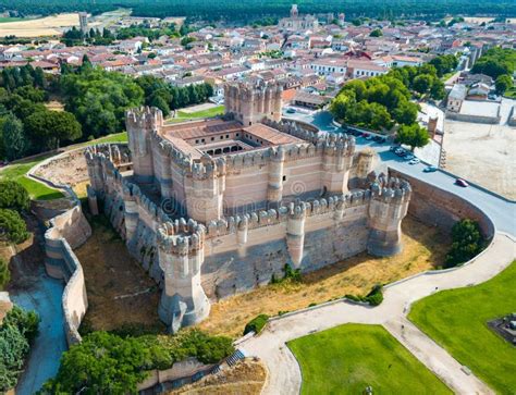 O Castelo de Coca: Uma Fortaleza Medieval Imponente e um Tesouro da Arquitetura Castélica!