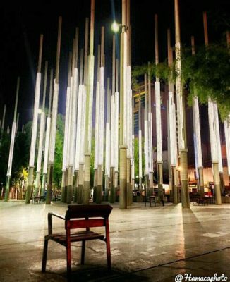 Parque de las Luces: Uma Jornada Mágica Através de um Laço Infinito de Brilho!